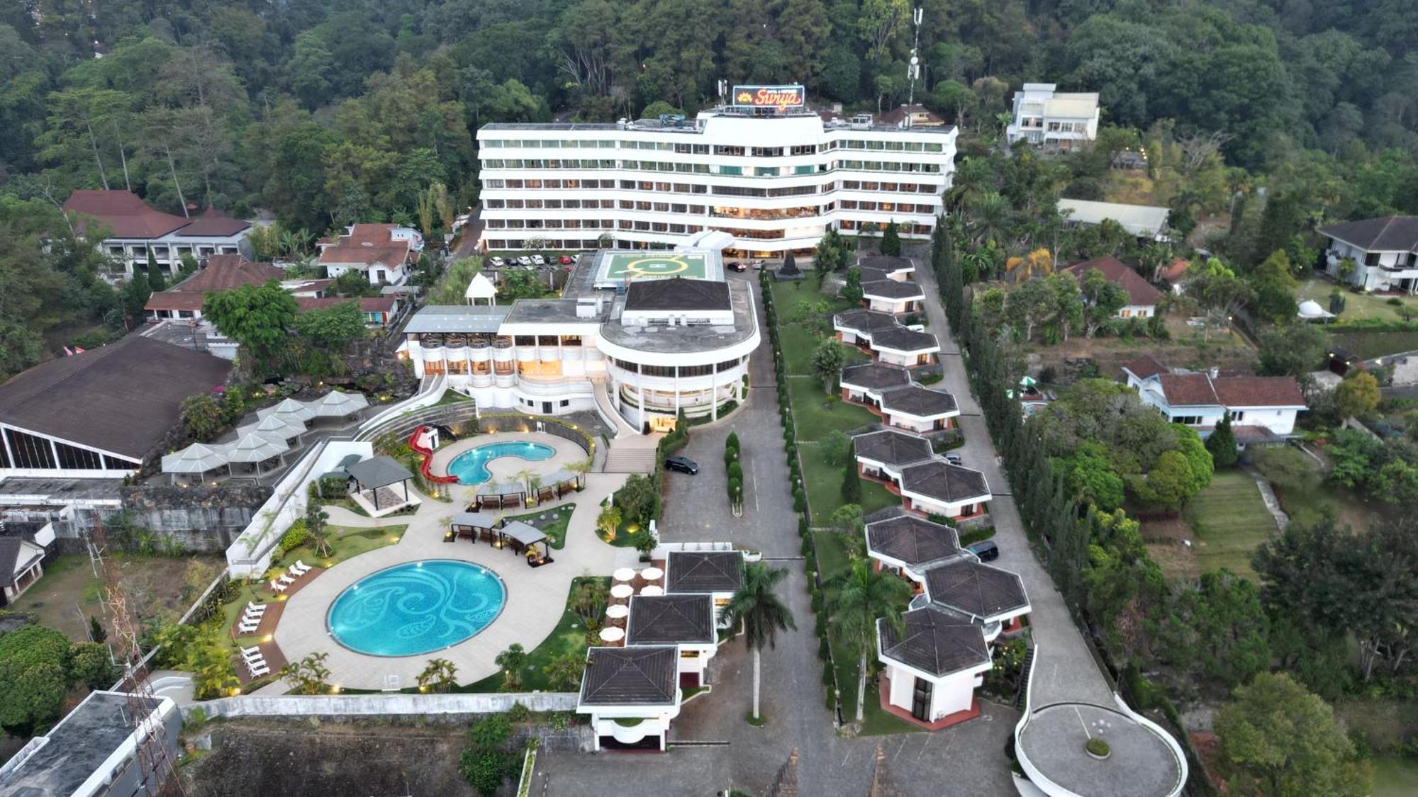 Surya Hotel & Cottages Prigen Ngoại thất bức ảnh