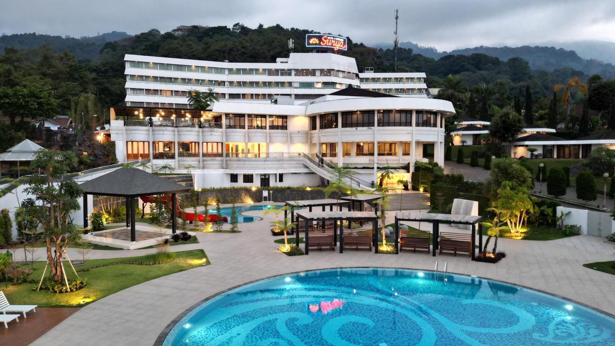 Surya Hotel & Cottages Prigen Ngoại thất bức ảnh