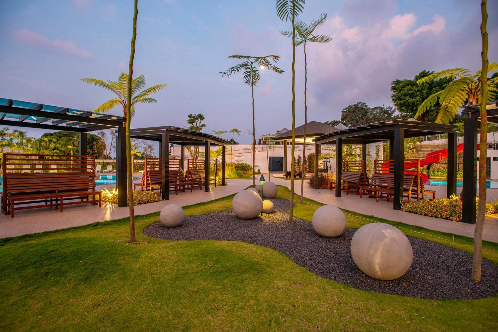 Surya Hotel & Cottages Prigen Ngoại thất bức ảnh