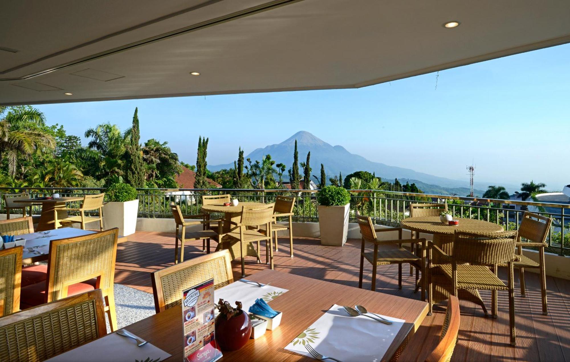 Surya Hotel & Cottages Prigen Ngoại thất bức ảnh