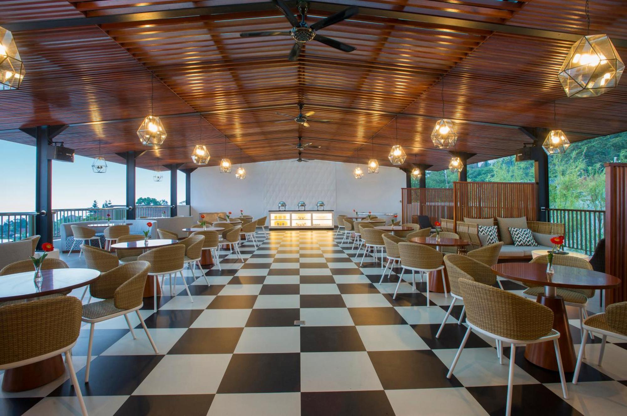 Surya Hotel & Cottages Prigen Ngoại thất bức ảnh