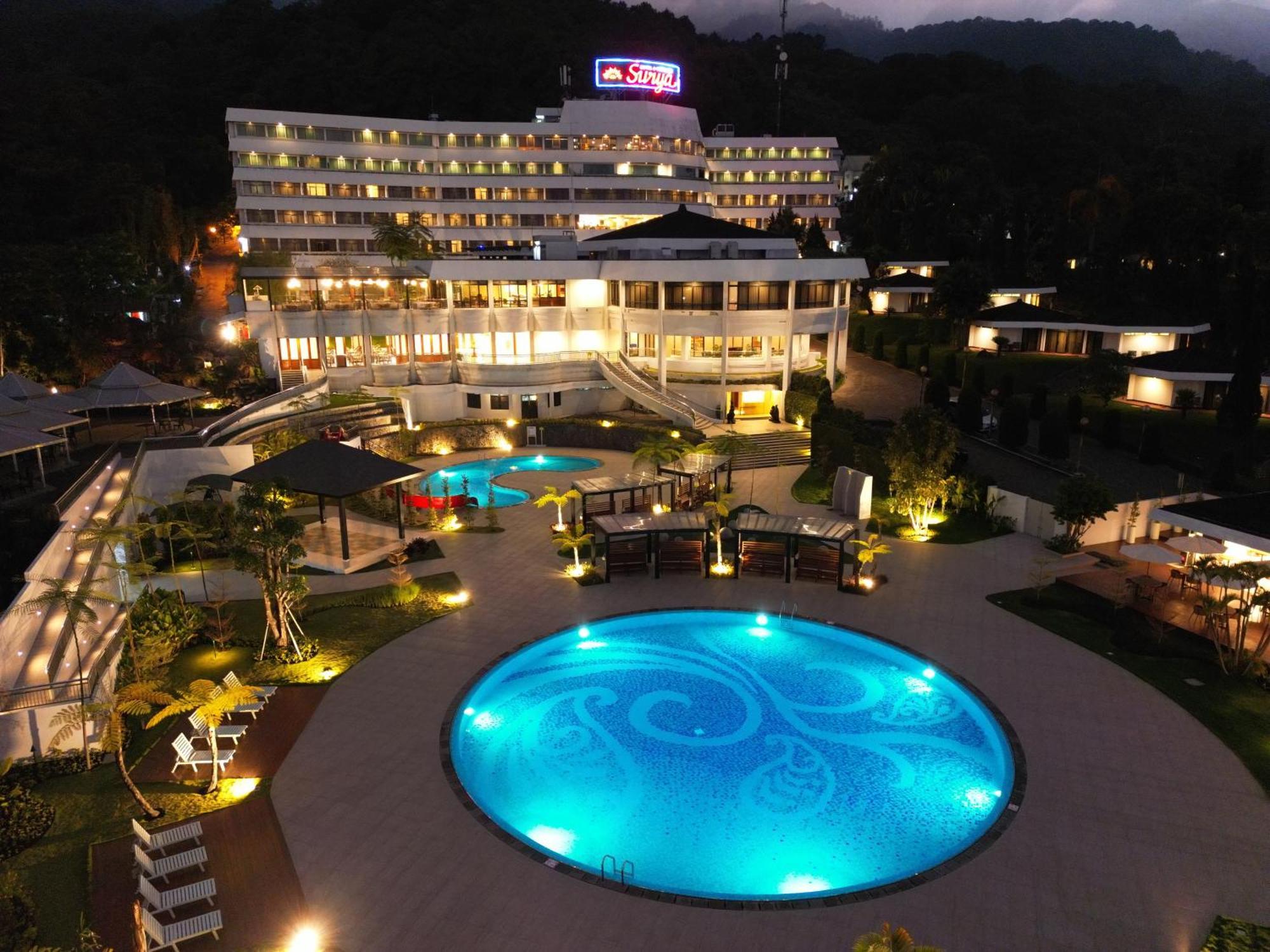 Surya Hotel & Cottages Prigen Ngoại thất bức ảnh