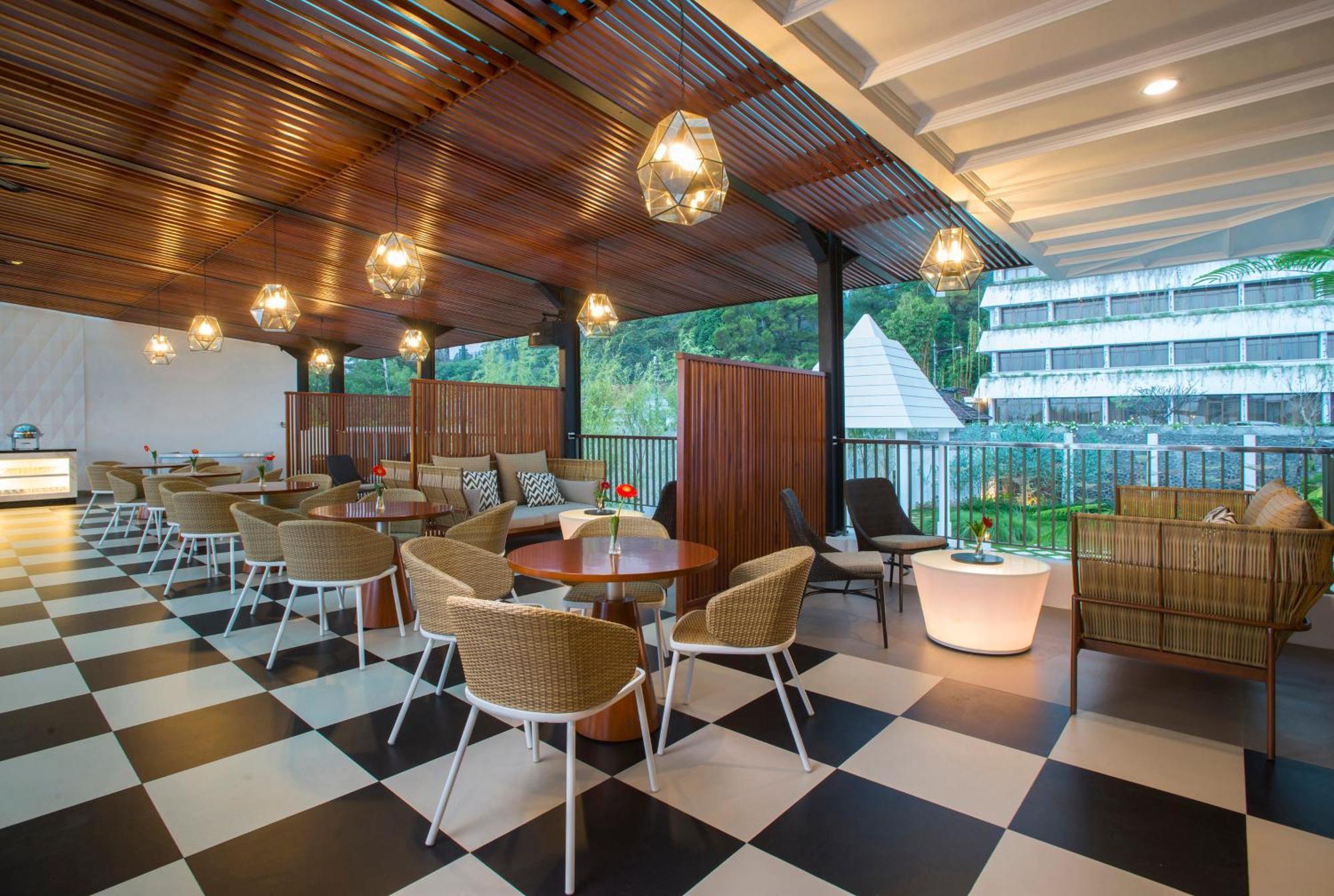 Surya Hotel & Cottages Prigen Ngoại thất bức ảnh