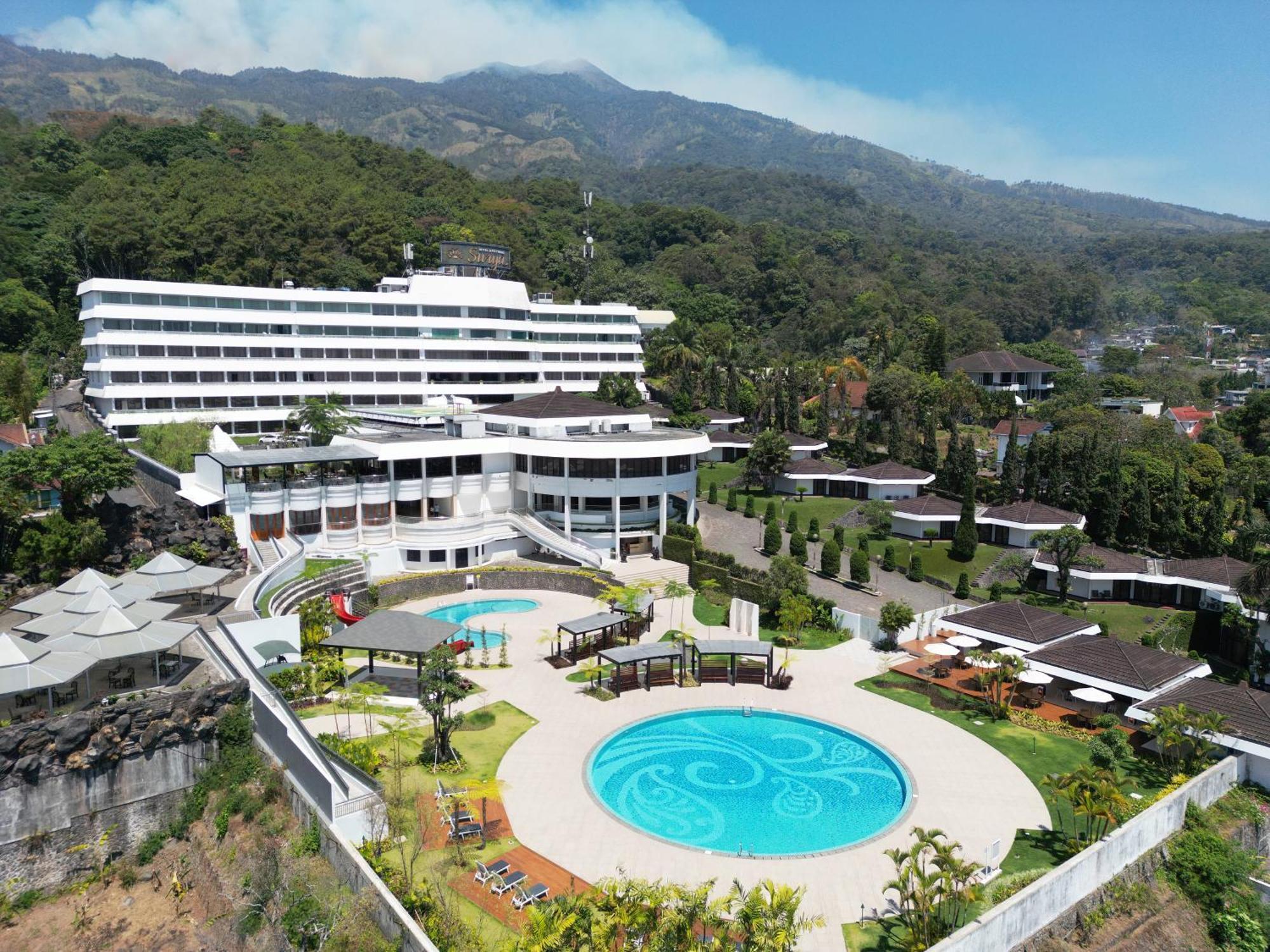 Surya Hotel & Cottages Prigen Ngoại thất bức ảnh