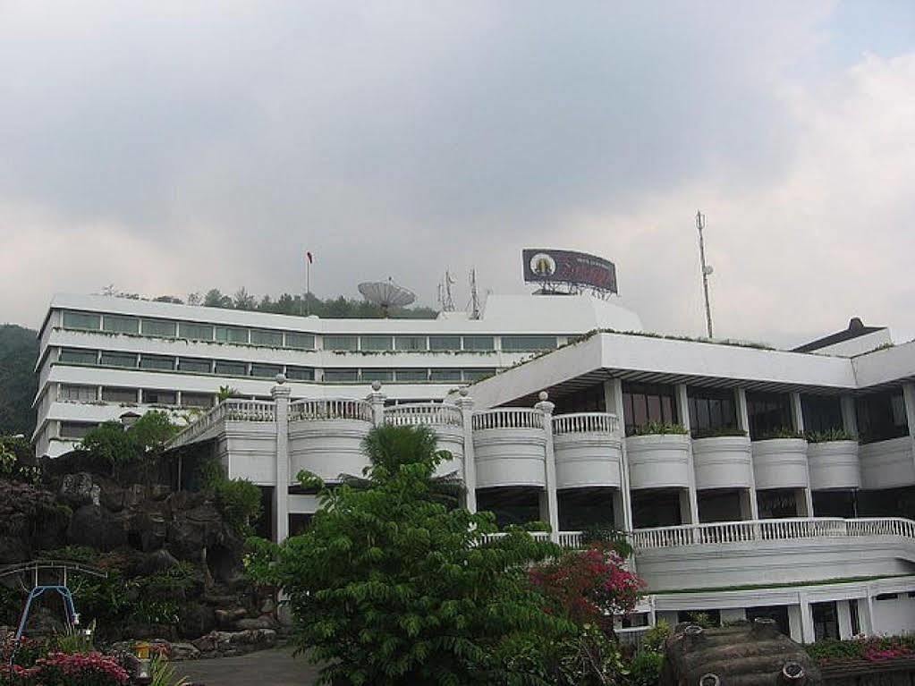 Surya Hotel & Cottages Prigen Ngoại thất bức ảnh